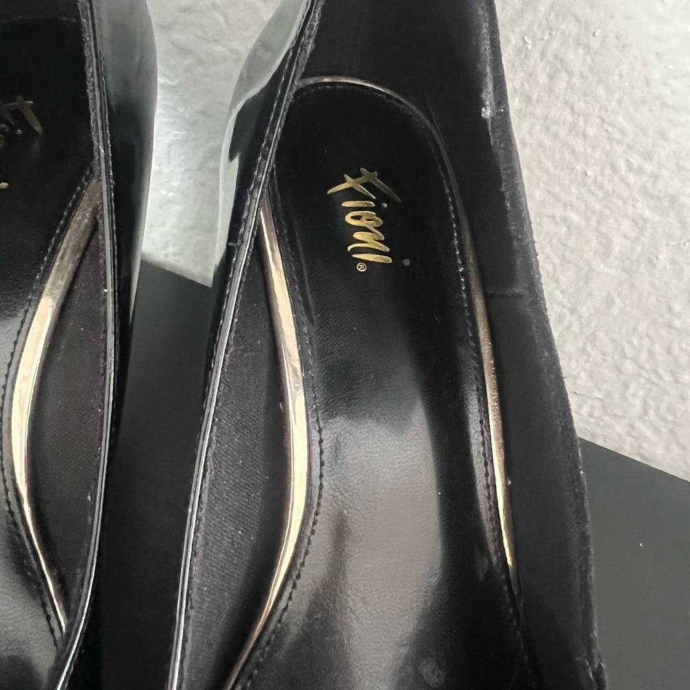 FIONI Black Embossed Patent Leather Suede Heels - Picture 6 of 7